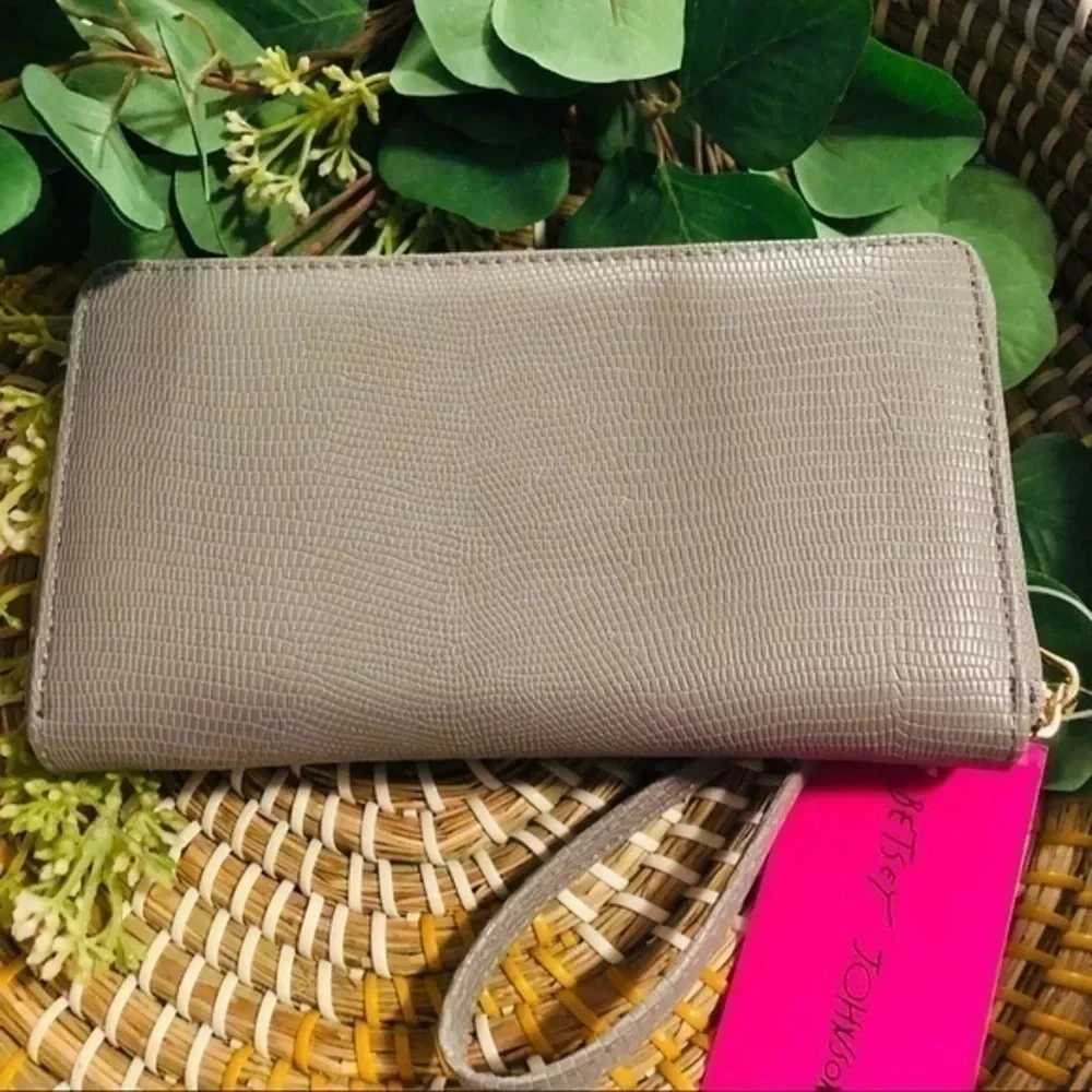 Betsey Johnson Gray Zip Around Wallet Credit Card Organizer New With Tags